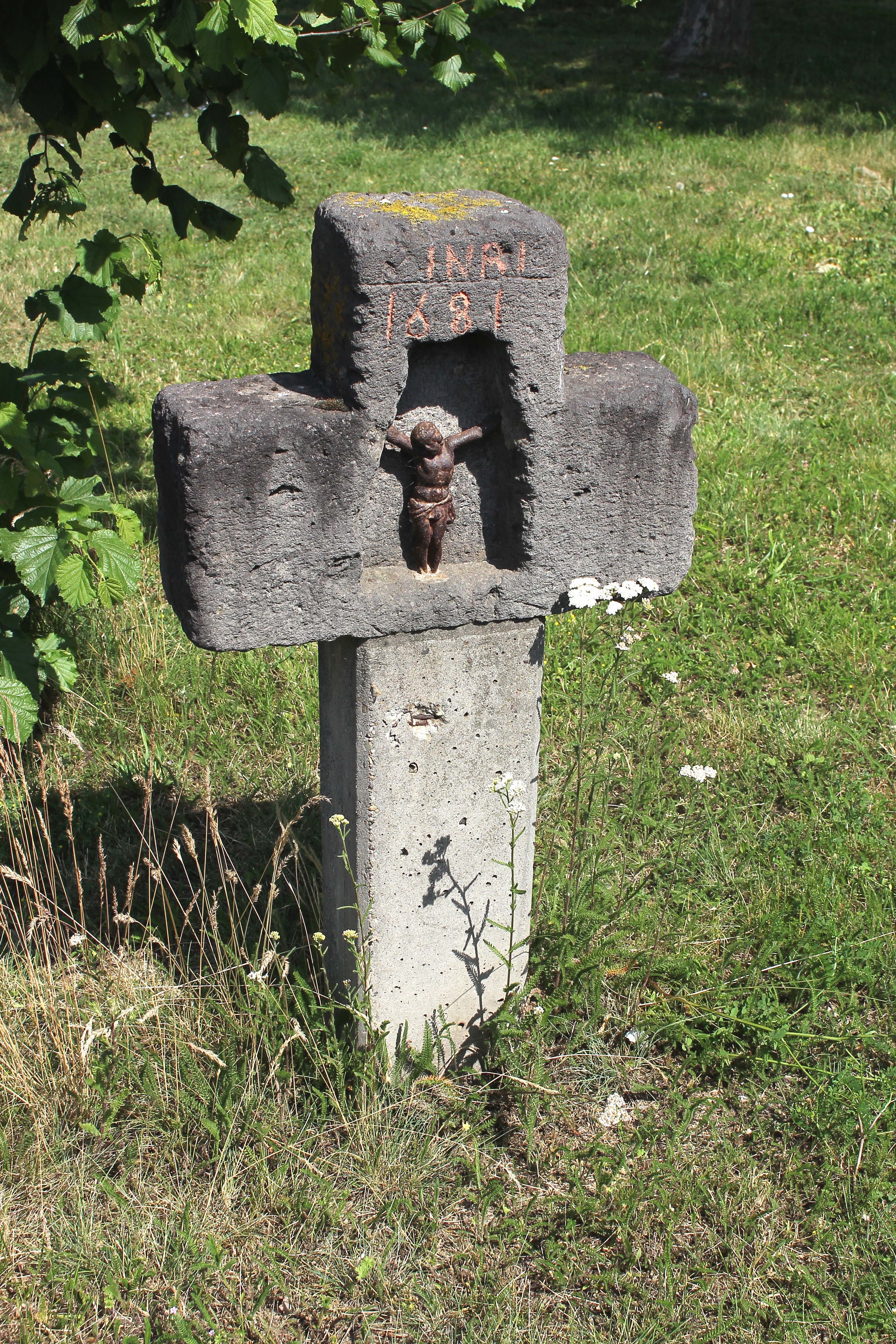 Mülheim-Kärlich, Wegkreuz Reihe Bäume