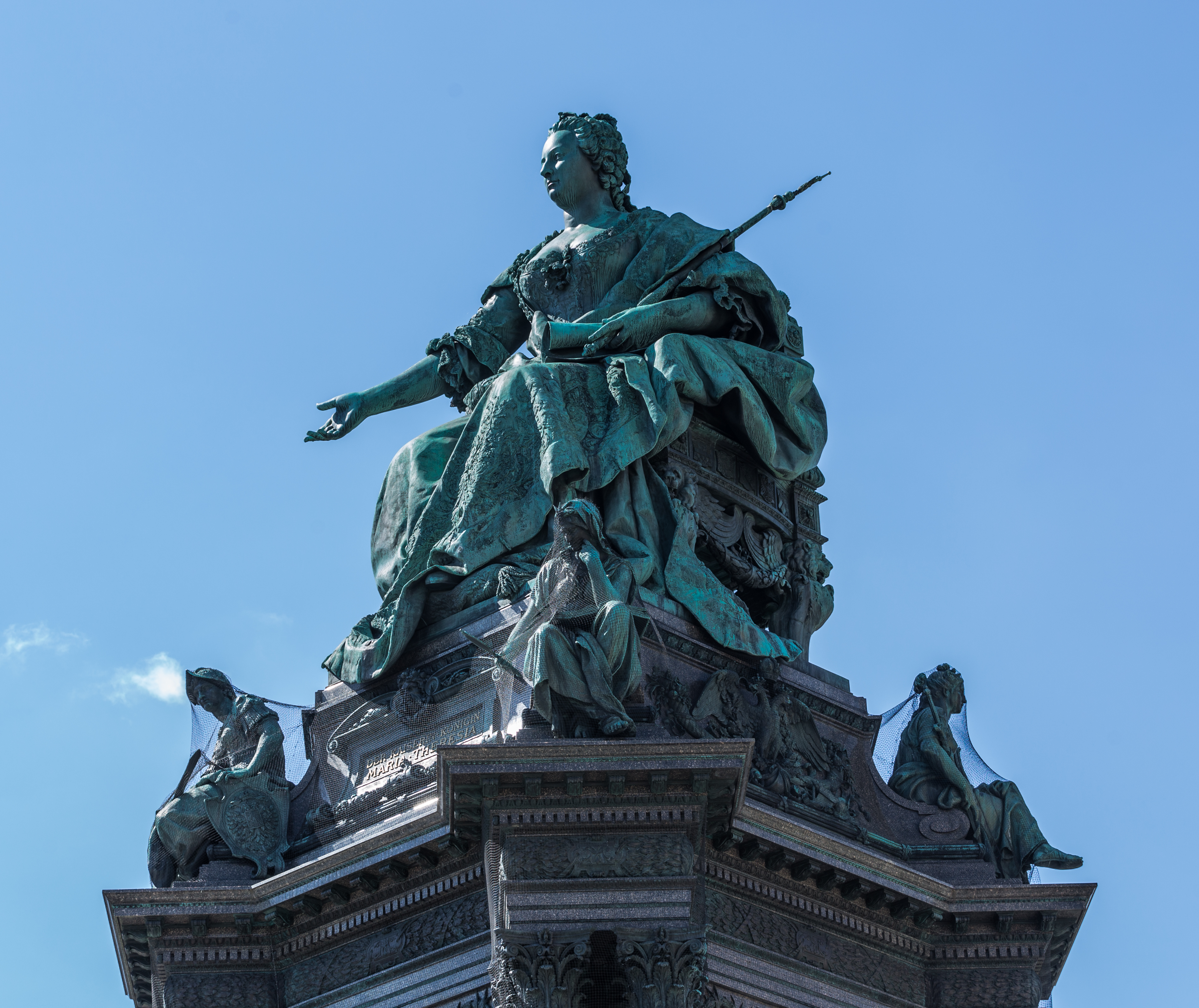 Maria-Theresiendenkmal - Hauptfigur -5155