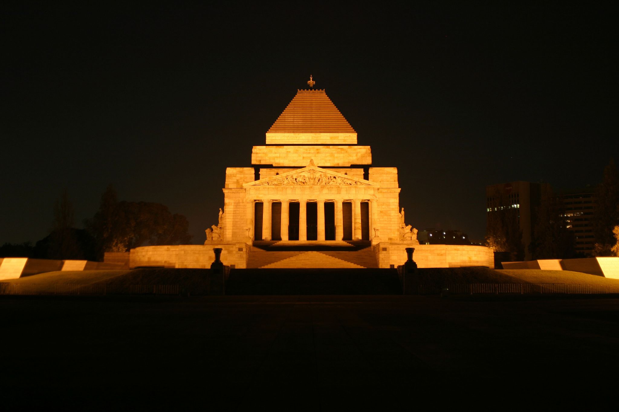 Melbourne Shrine of Remembrance night