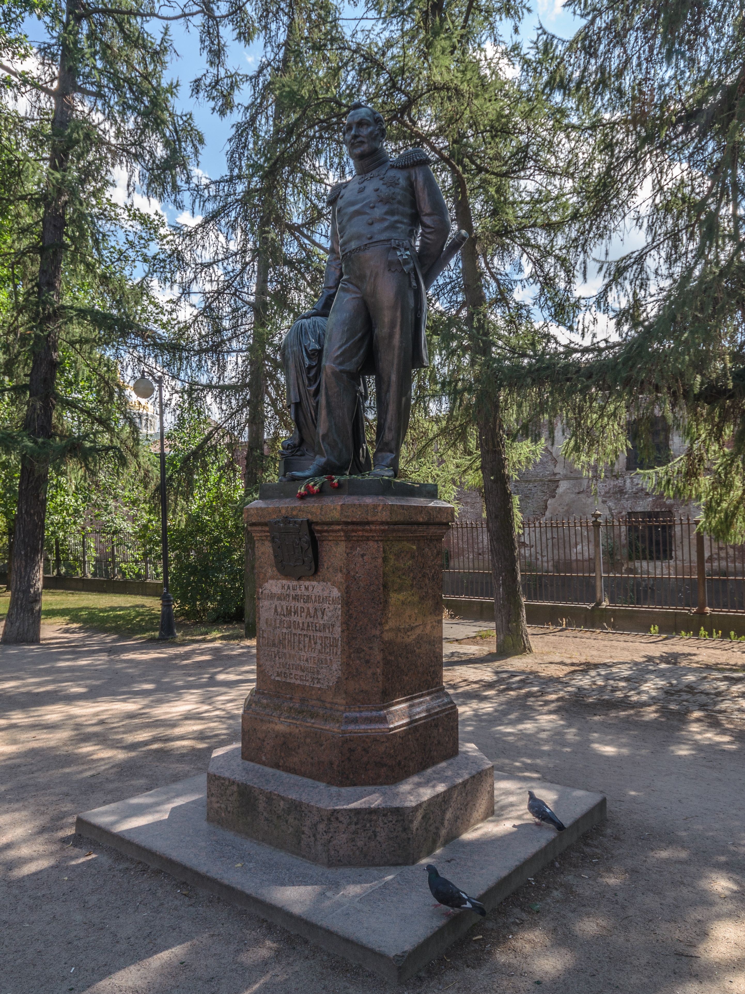 Monument to Bellingshausen in Kronshtadt