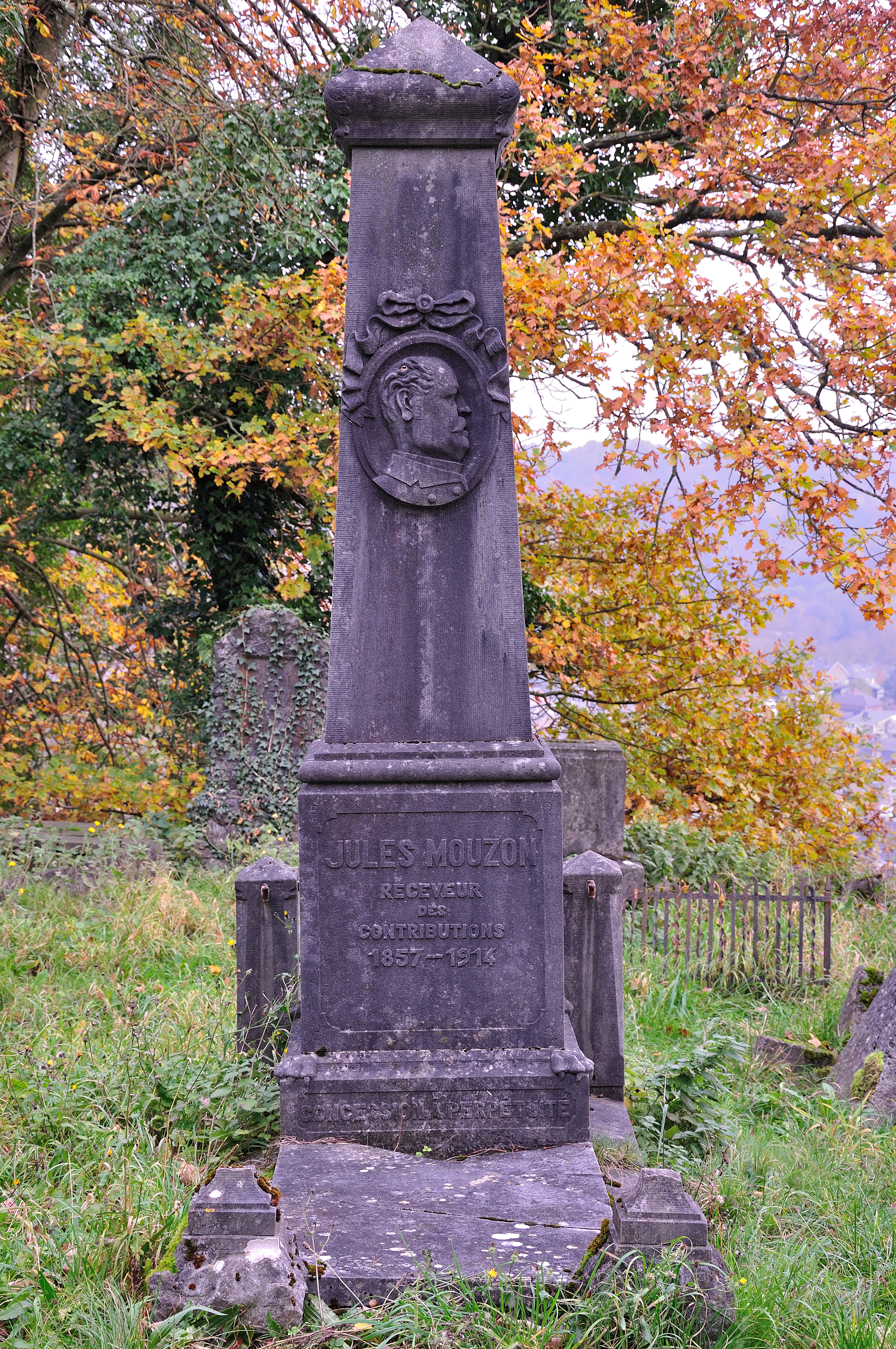 Old cemetery in Comblain