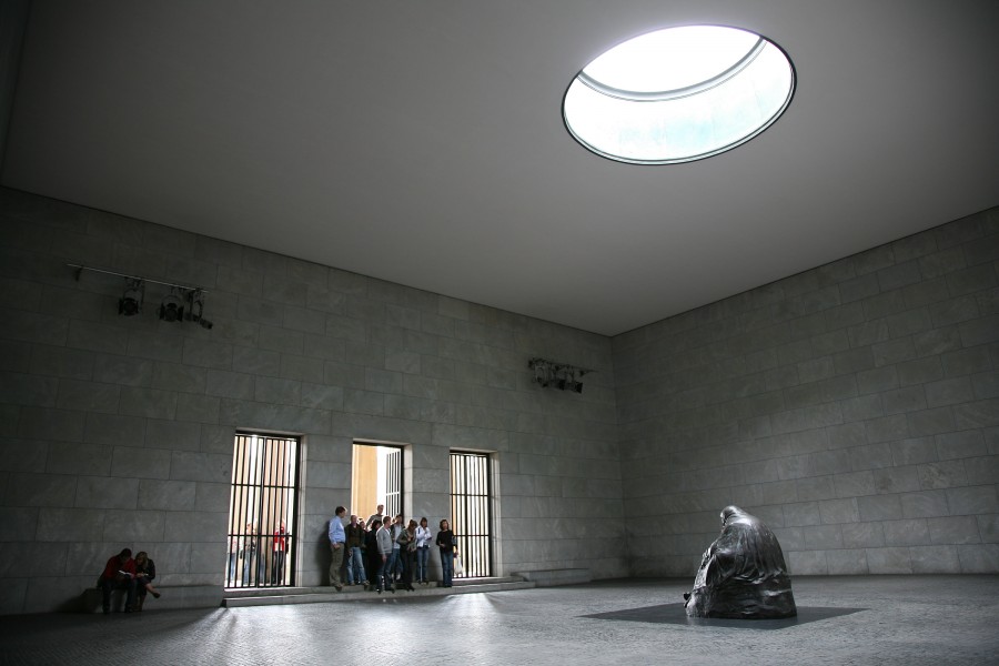 B Neue Wache interior 1