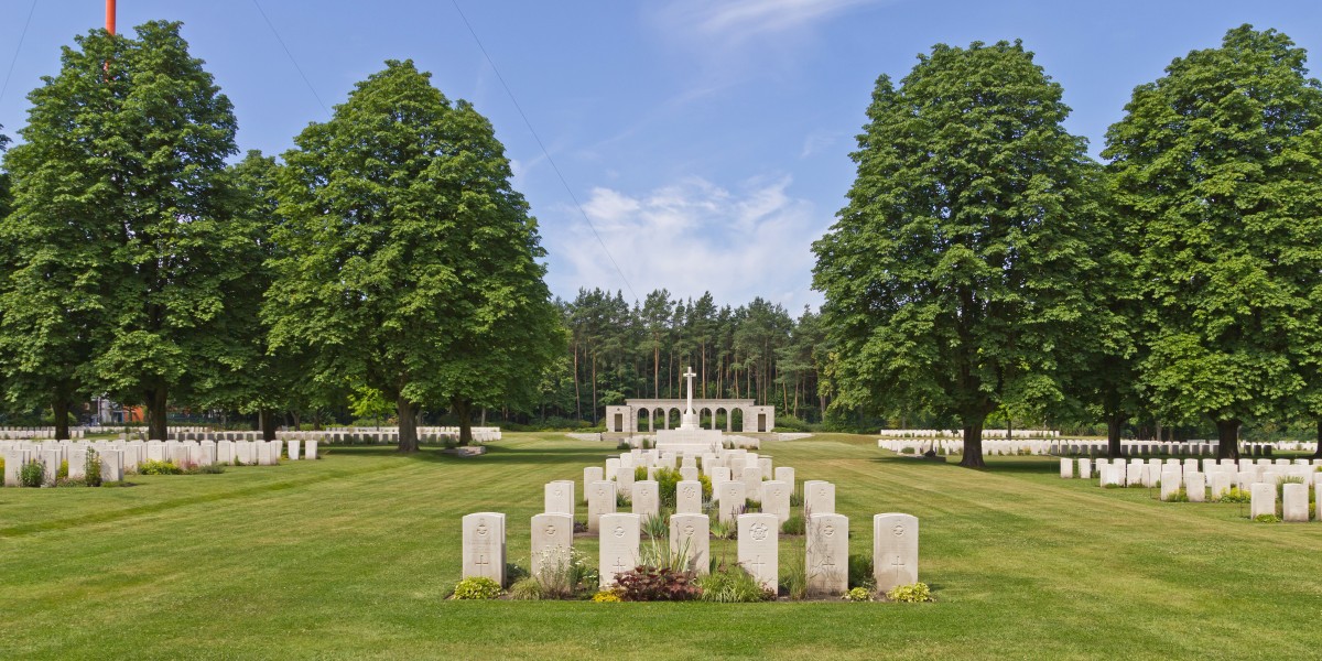 Berlin War Cemetery 06-2014 img1