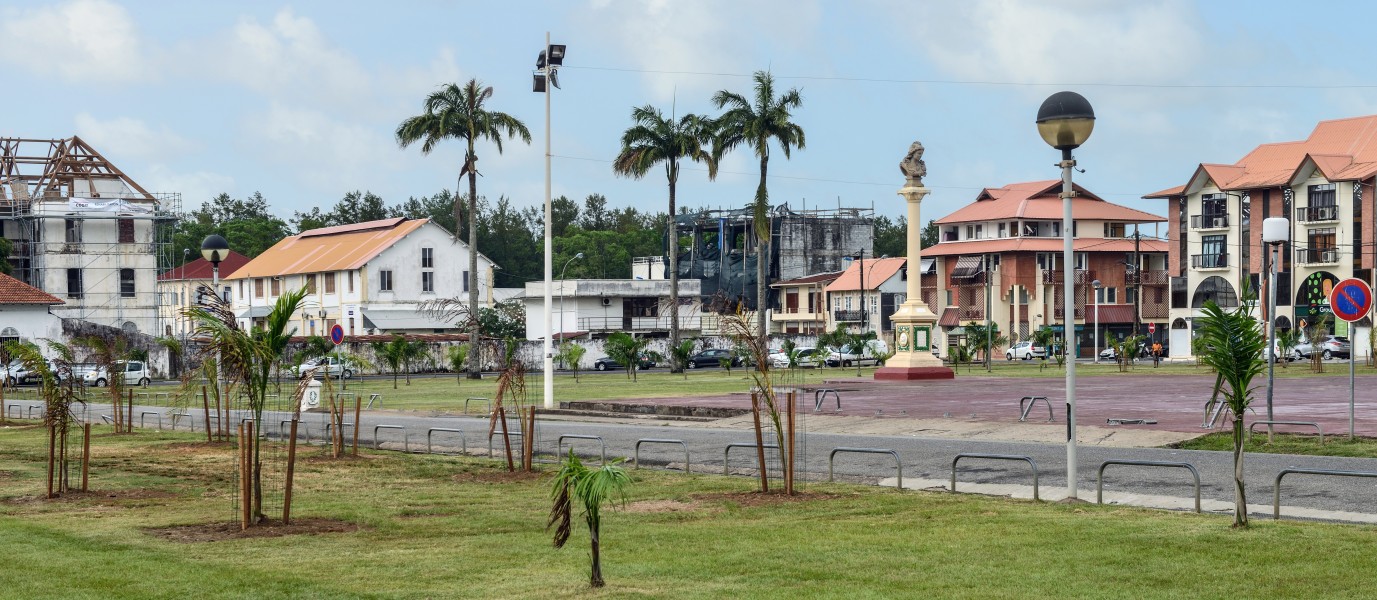 Cayenne Place des palmistes statue de Marianne