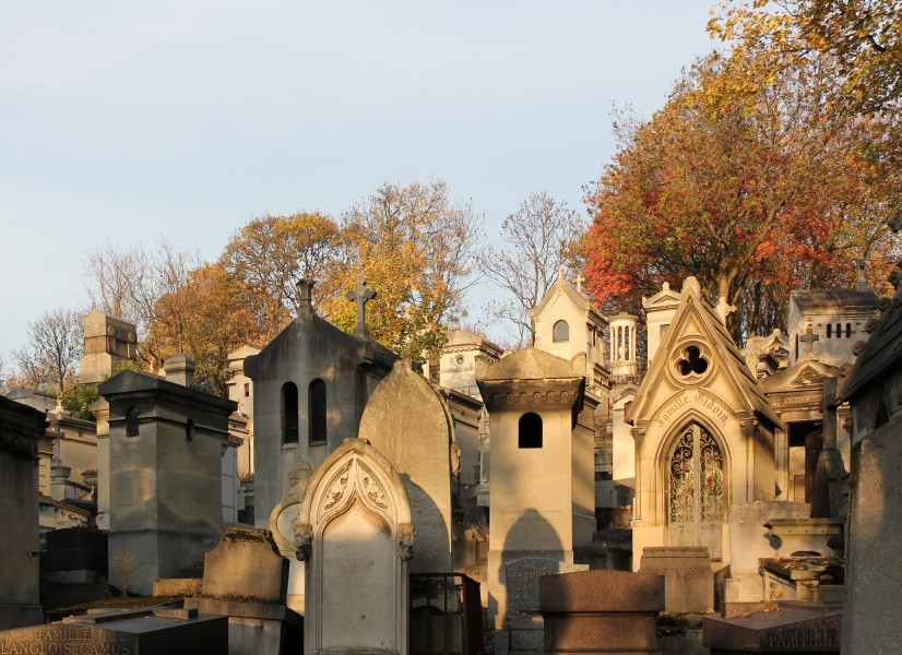 Cemetery Père-Lachaise in autumn 01