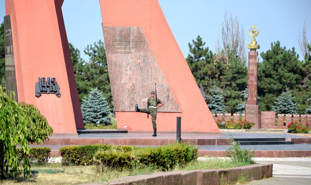 Chișinău - Memorial complex Eternitate. Soldier