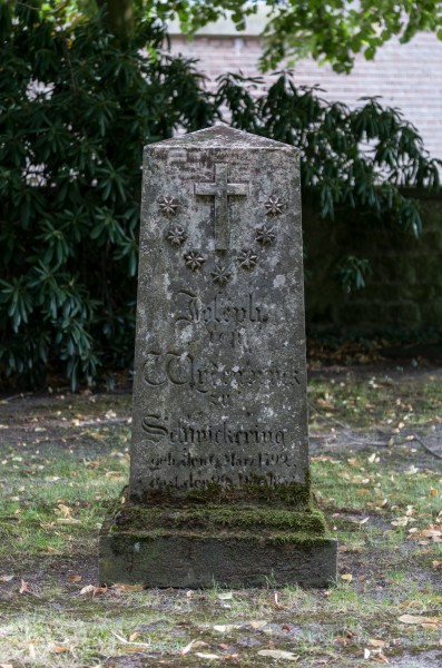 Dülmen, Rorup, Grabstein des Ersten Amtmannes -- 2015 -- 7498