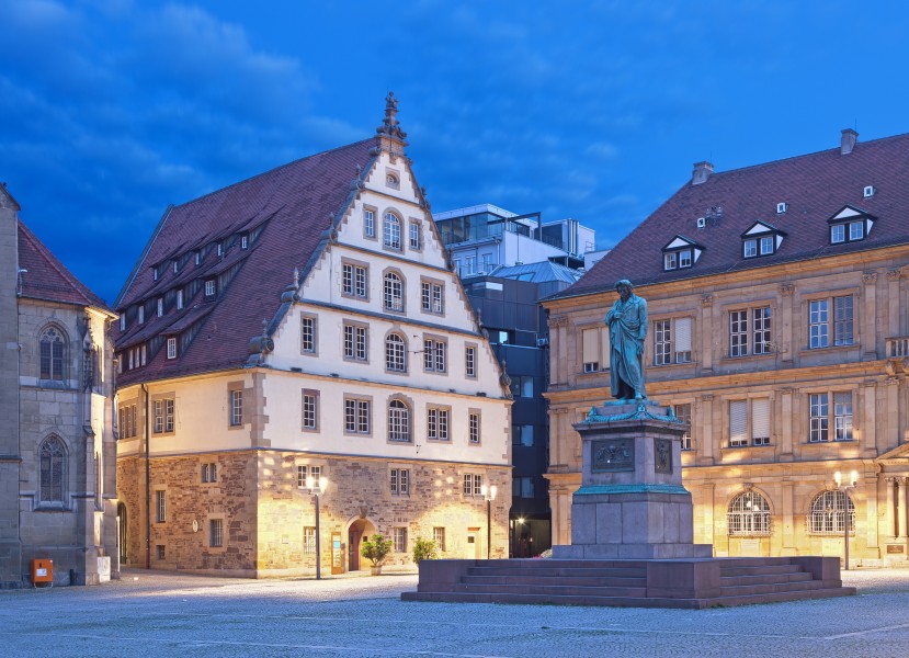 Fruchtkasten und Schillerdenkmal