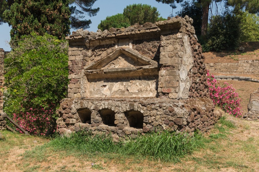 Funerary monument 1 Pompeii