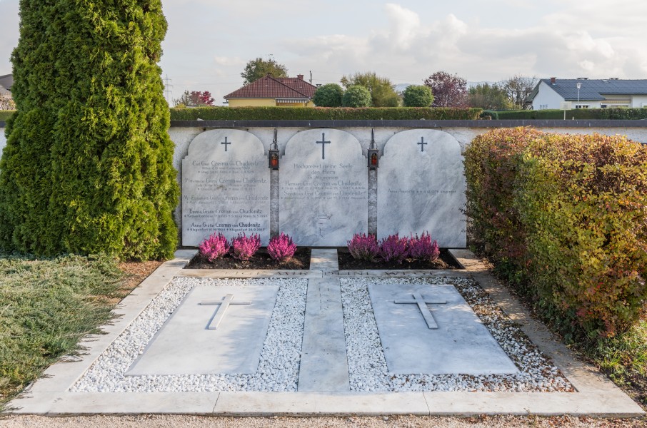 Grafenstein Friedhof Grabstaette Grafenfamilie Czernin von Chudenitz 27102015 8496