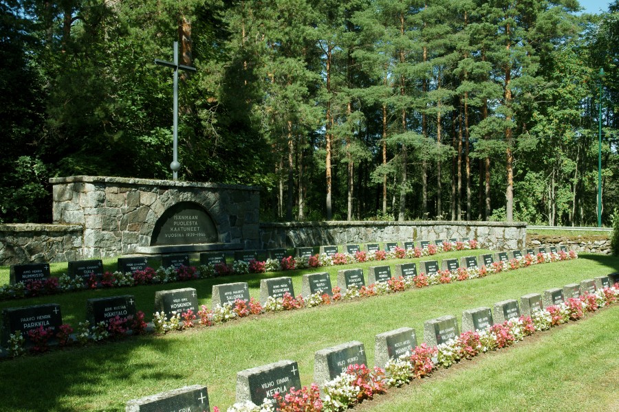 Köyliön kirkon sankarihaudat