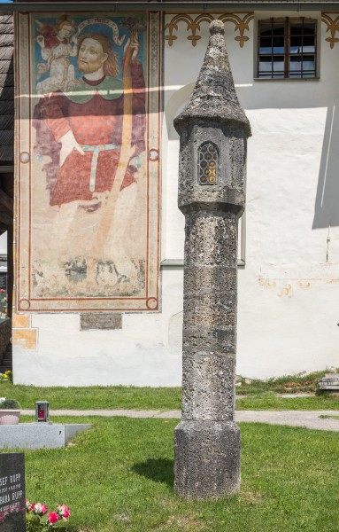 Koettmannsdorf Friedhof gotische Totenleuchte und Christopherus-Fresko 27052015 4154
