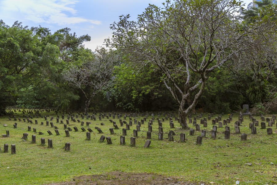 Kuala Lumpur Malaysia Loke-Yew-Cemetery-03