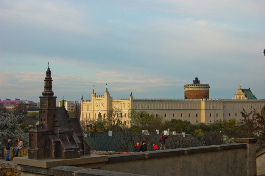 Lublin, Plac Po Farze, widok na Zamek, 04-2009