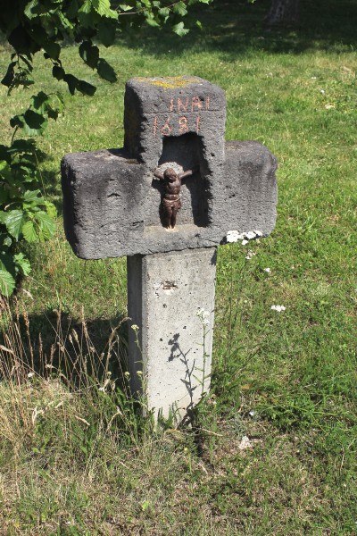 Mülheim-Kärlich, Wegkreuz Reihe Bäume