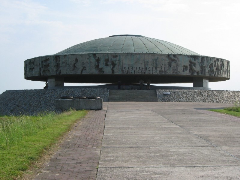 Majdanek mauzoleum