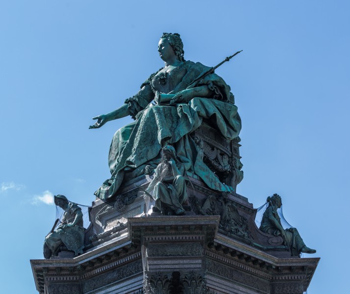 Maria-Theresiendenkmal - Hauptfigur -5155