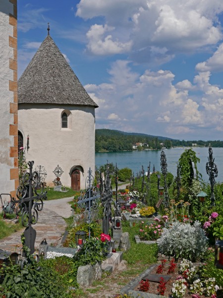 Maria Wörth Karner auf dem Friedhof 10
