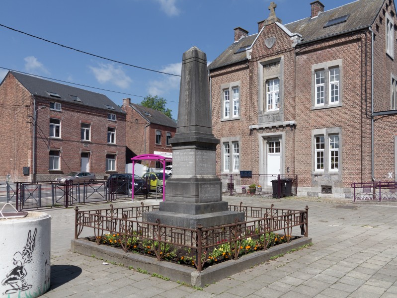 Mazy, oorlogsmonument foto7 2015-06-06 11.13