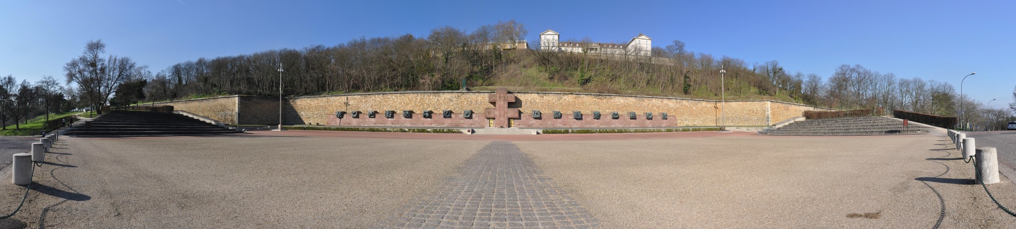 Memorial of Fighting France, Suresnes 001