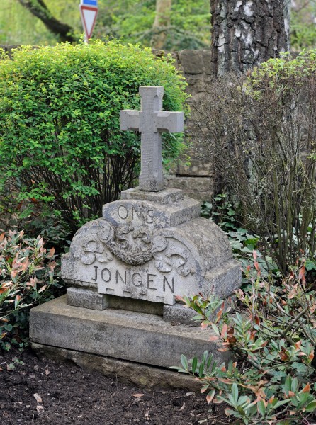 Sichenhaff cemetery memorial Ons Jongen