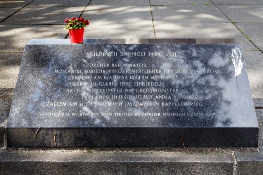 Zürich Switzerland-Monument-to-Ulrich-Zwingli-02