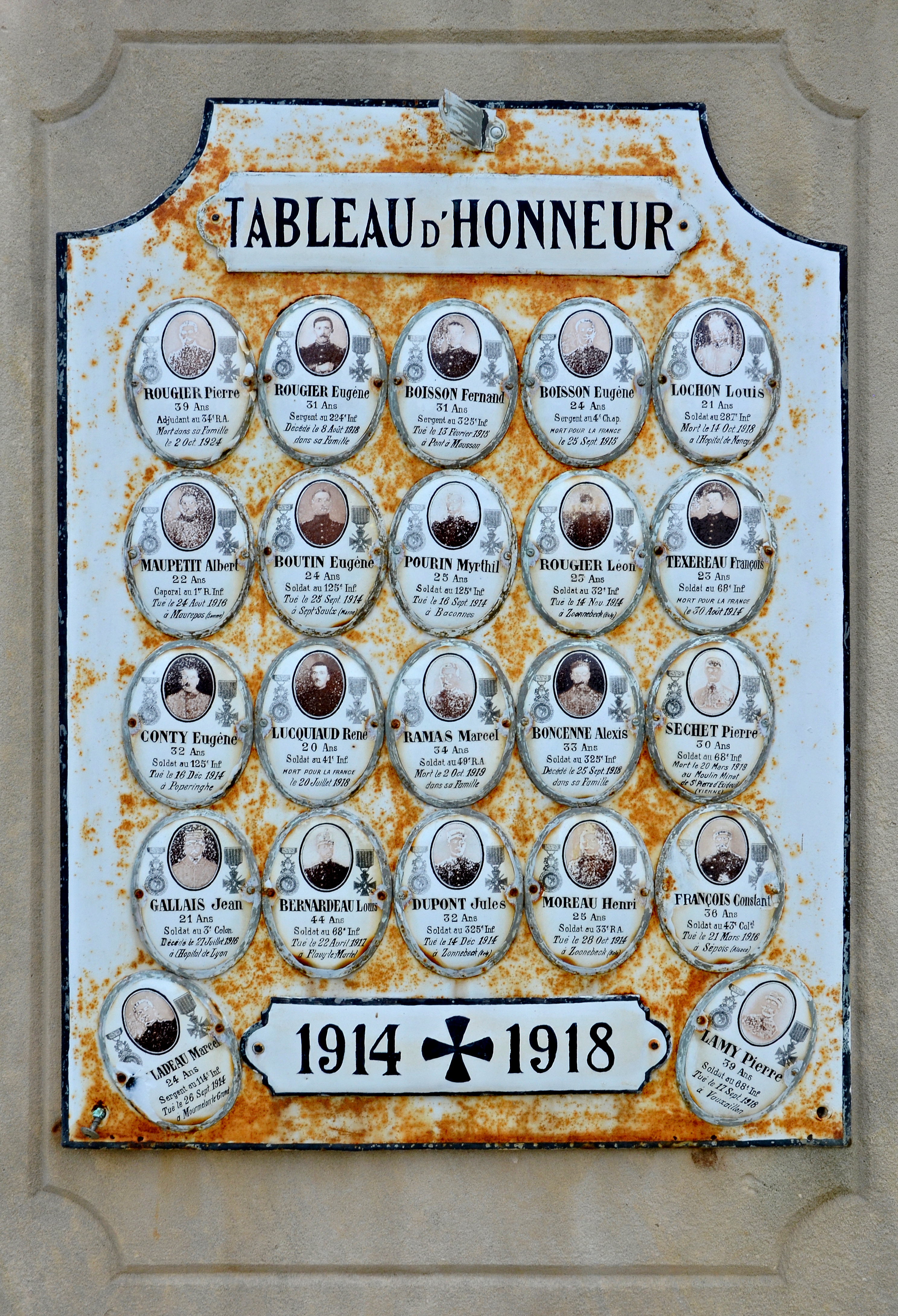 Saint-Pierre-d'Exideuil 86 Plaque monument aux morts 2014