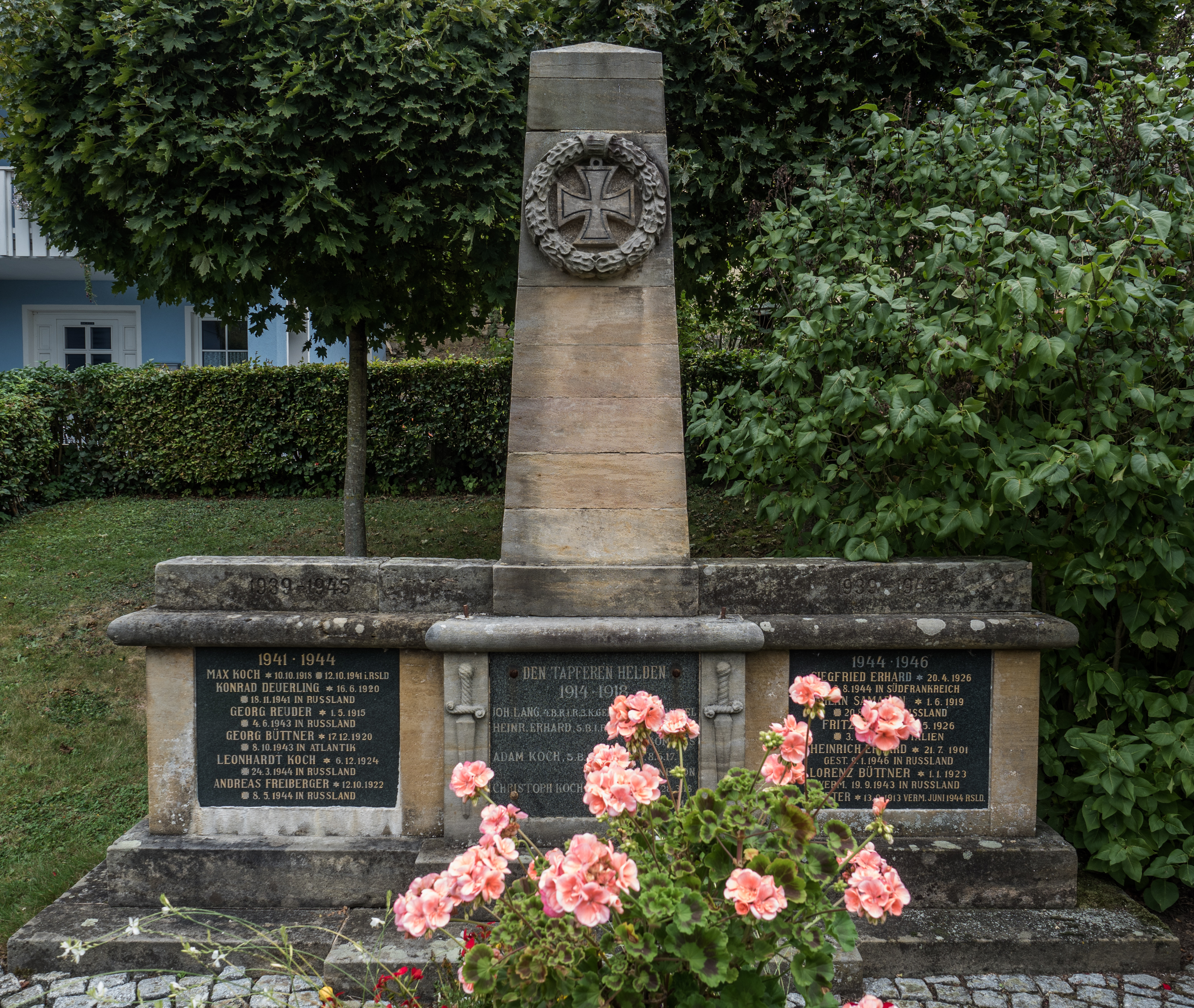 Schönsreuth-war-memorial-070115