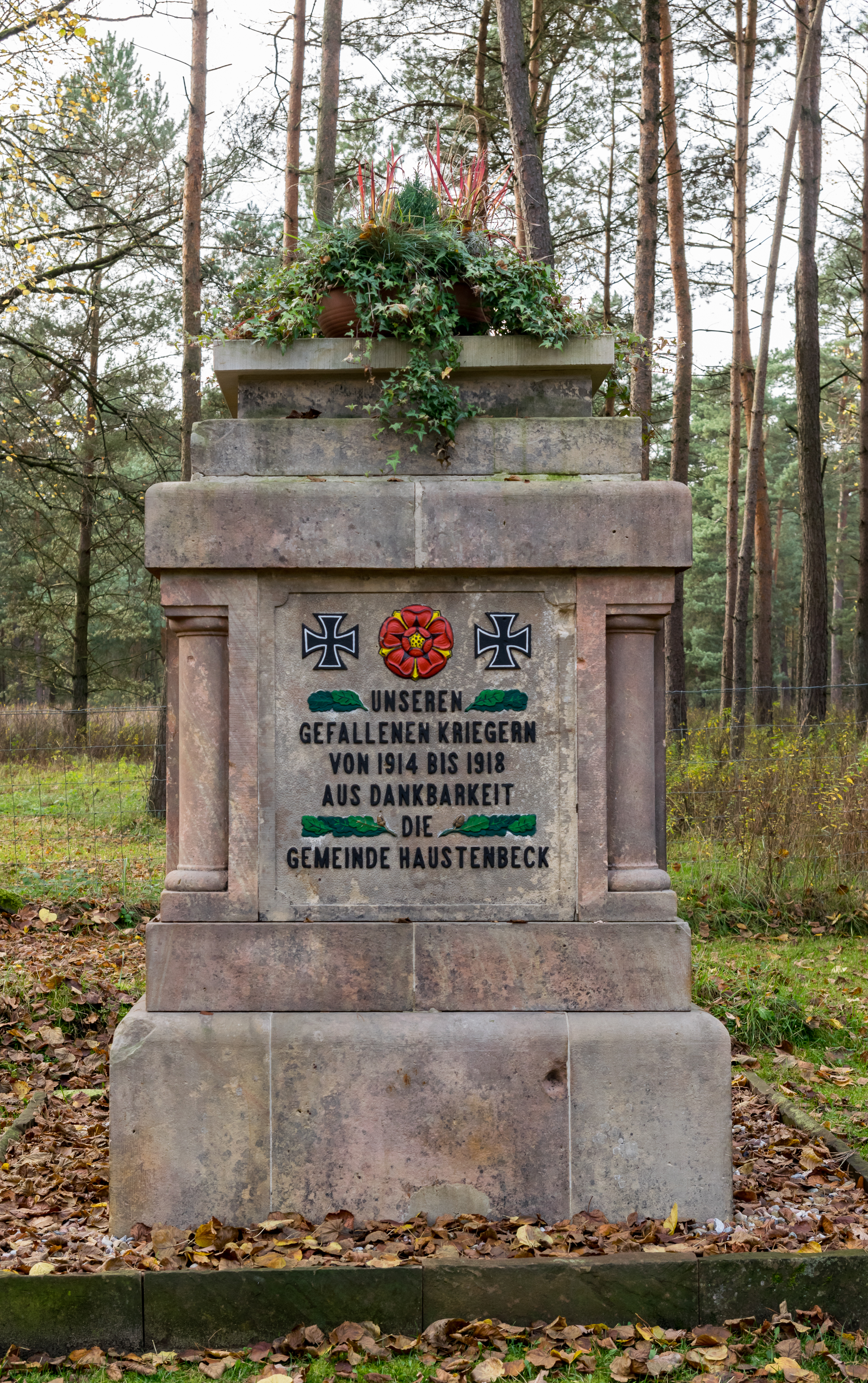 Schlangen - 2015-11-08 - Kriegerdenkmal Haustenbeck (03)