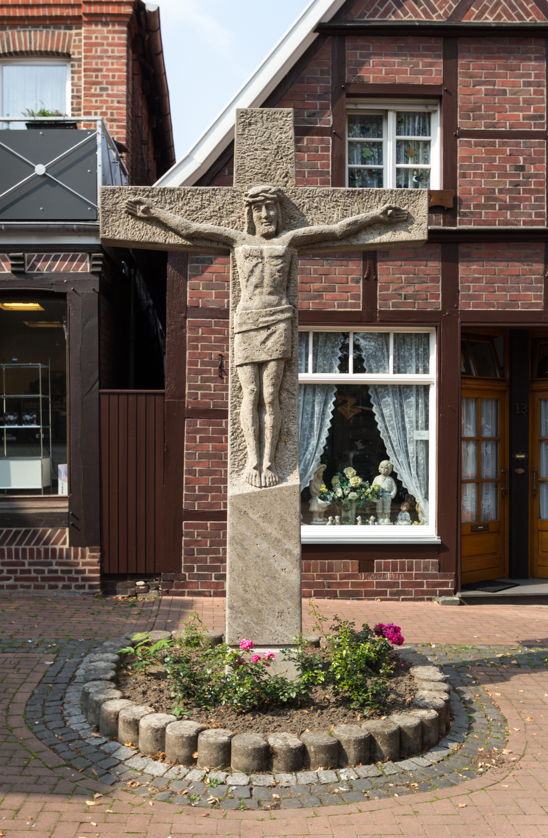 Seppenrade, Wegkreuz auf dem Kirchplatz -- 2013 -- 1