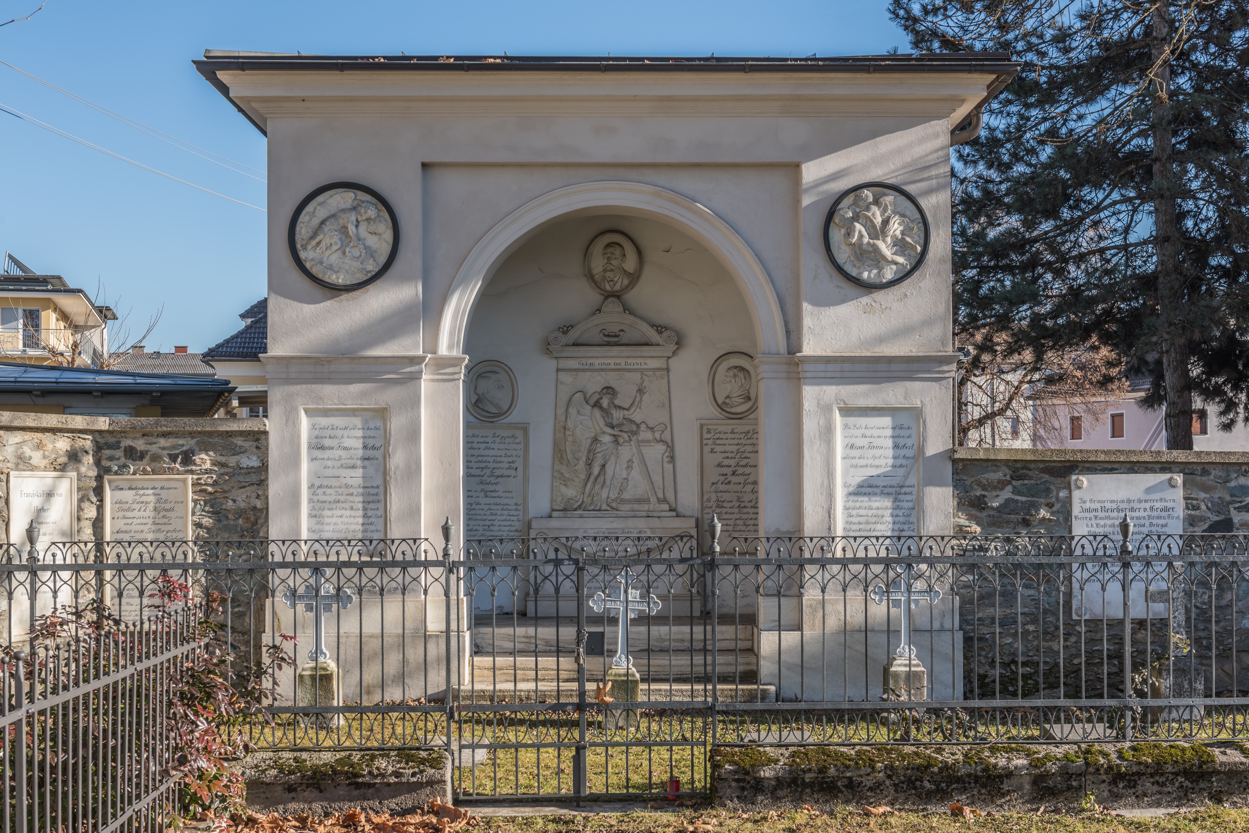 Klagenfurt Sankt Ruprecht Friedhof Grabmal Fam Herbert 30122016 5951