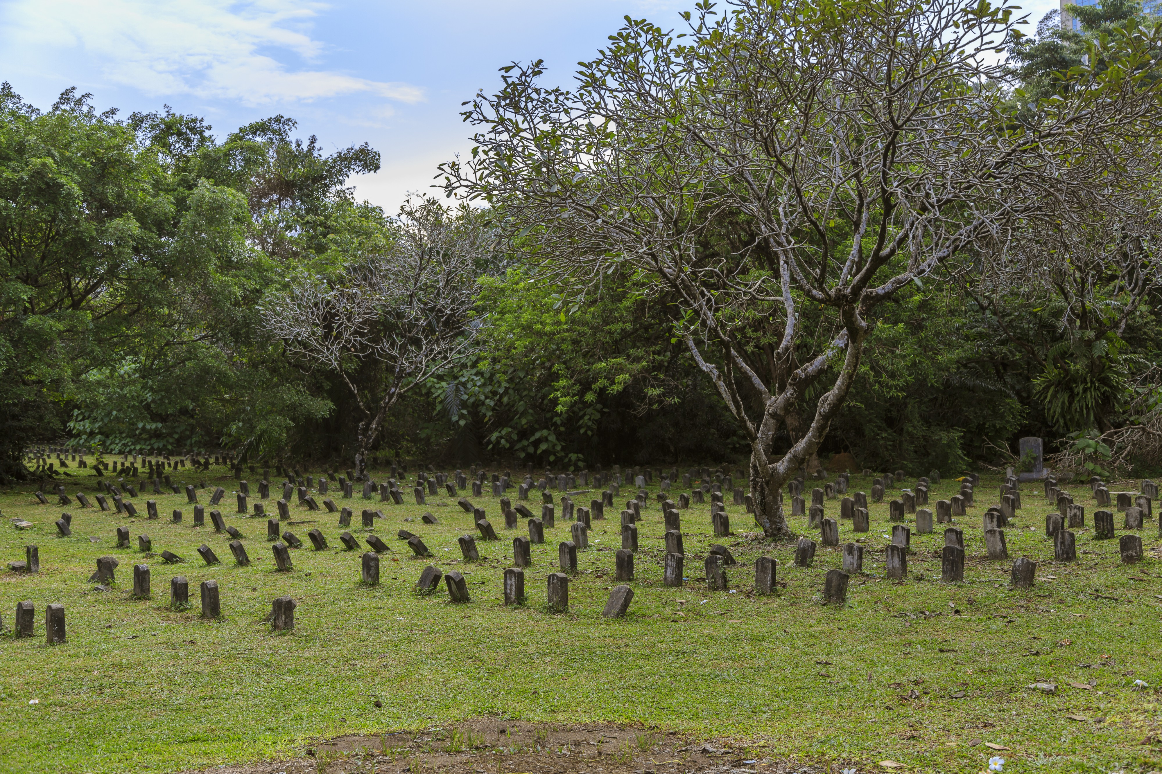 Kuala Lumpur Malaysia Loke-Yew-Cemetery-03