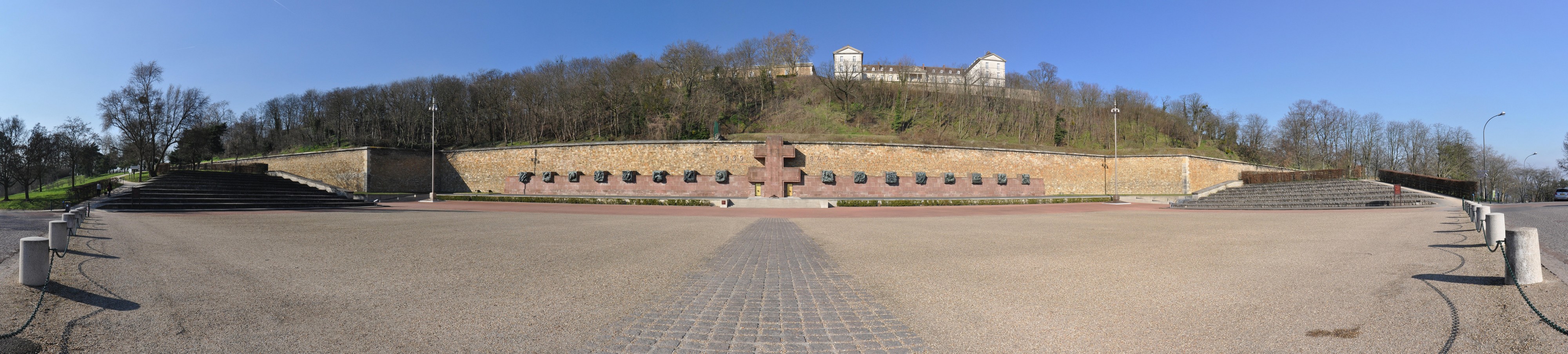 Memorial of Fighting France, Suresnes 001