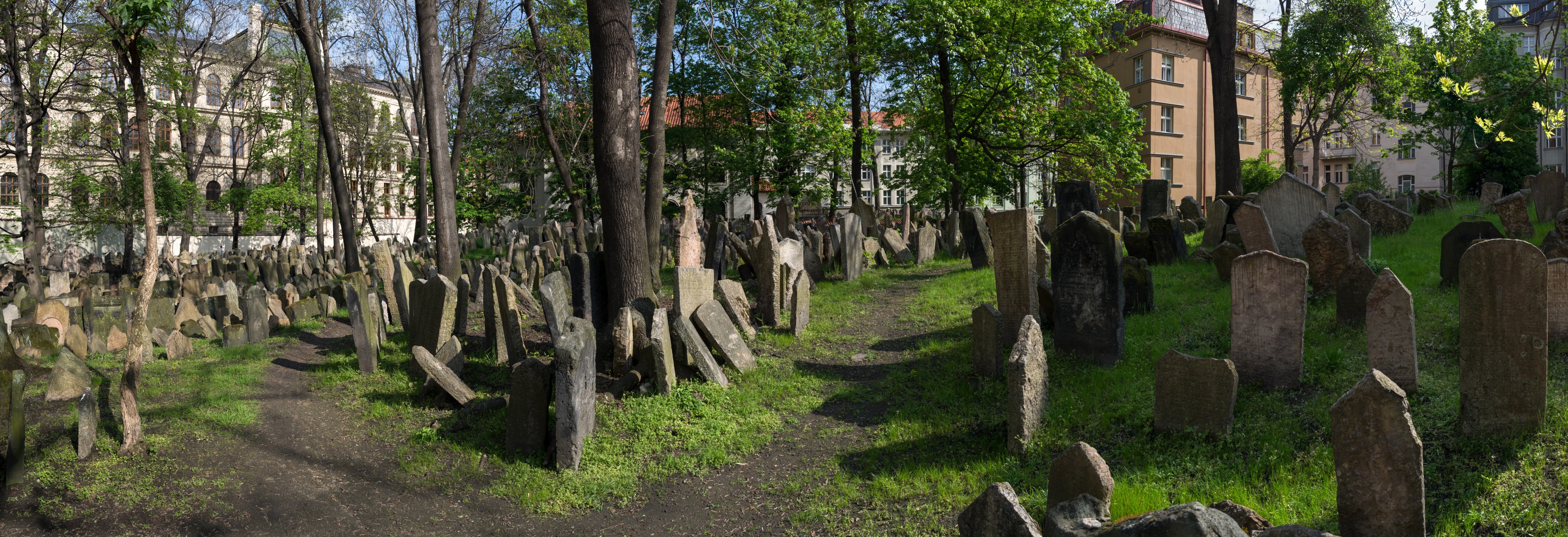 Praha Old Jewish Cemetery Panorama 01