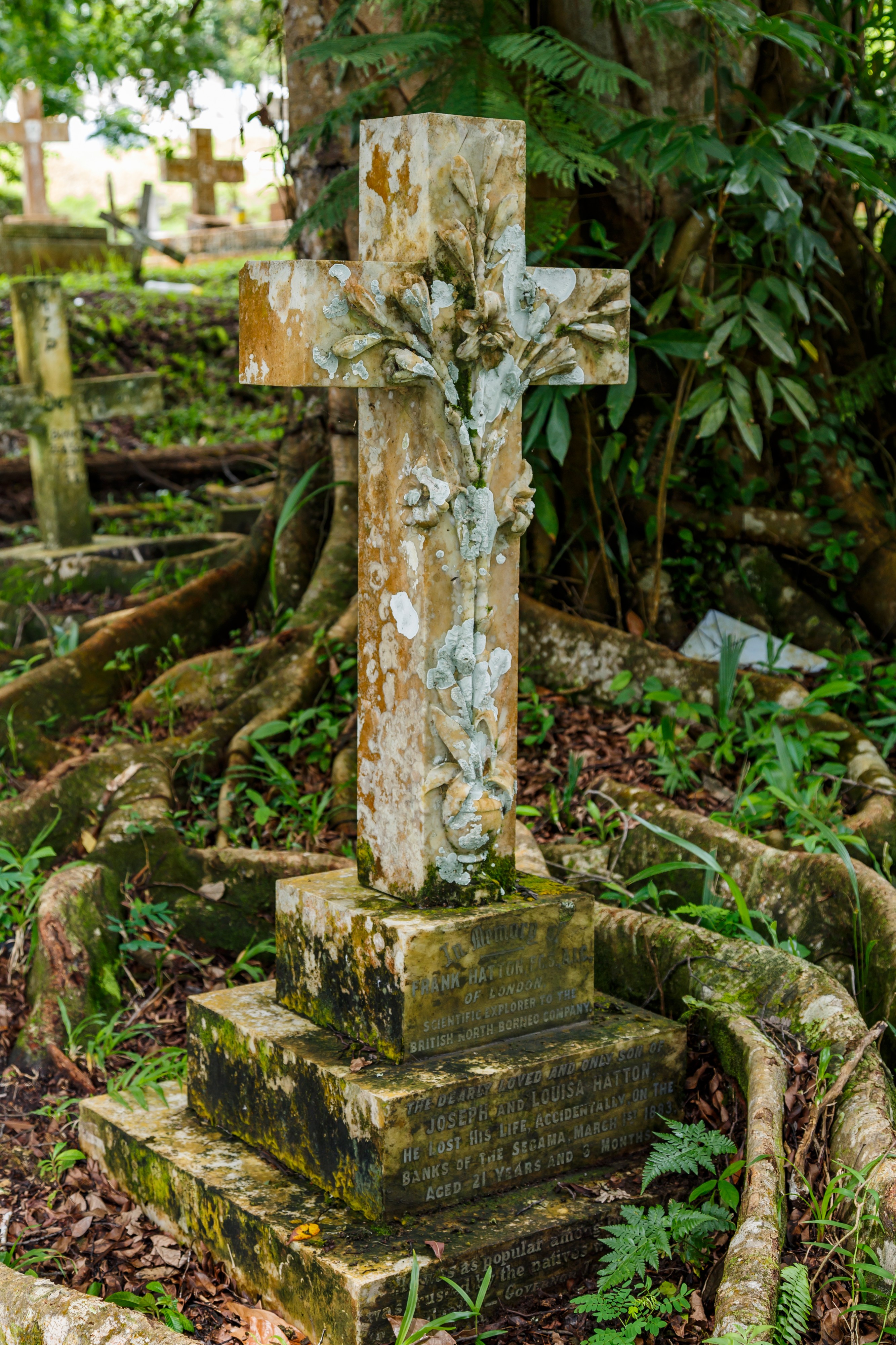 Sandakan-Sabah-TombstoneFrankHatton-04