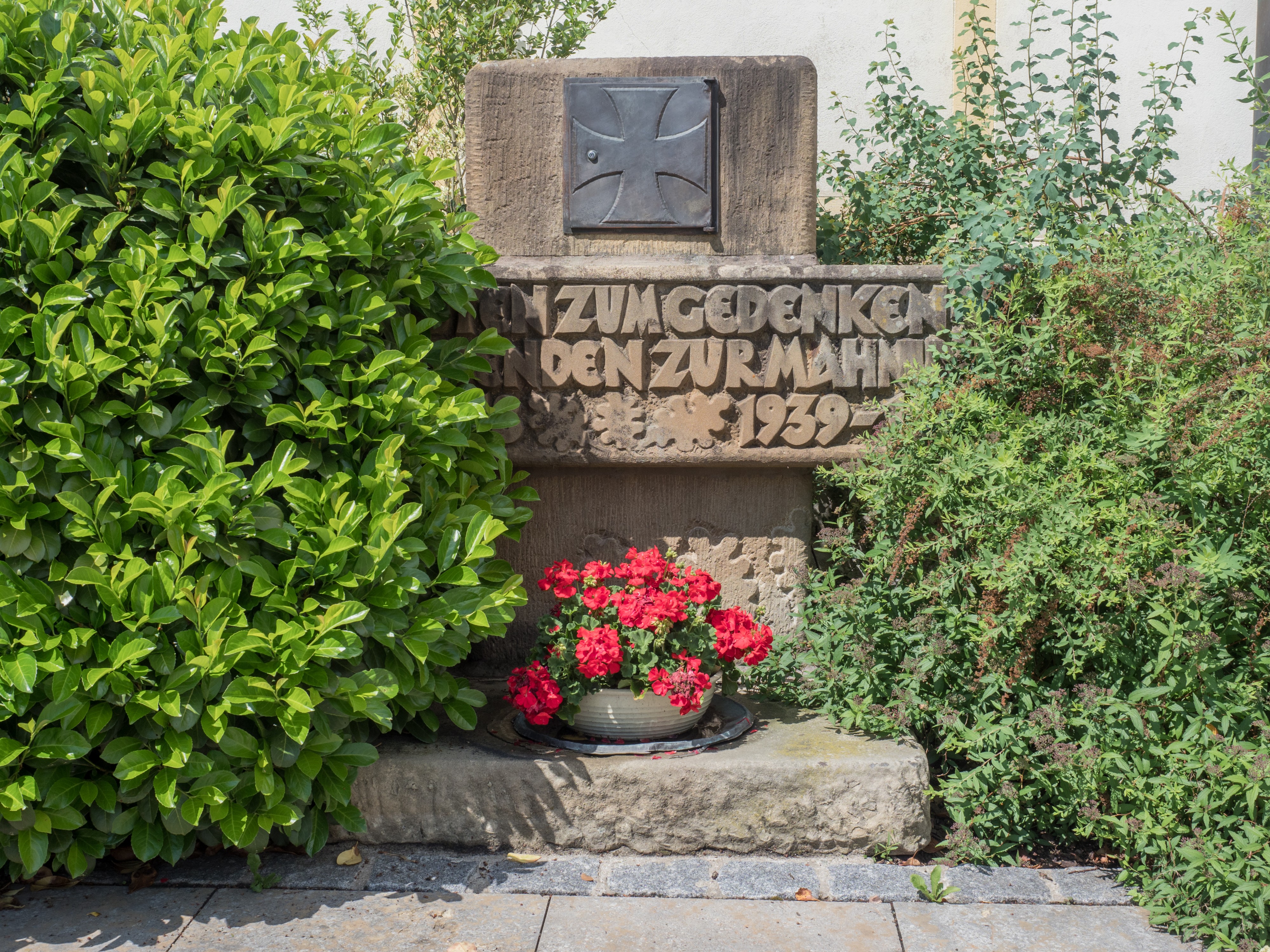 Schönbrunn im Steigerwald war memorial 17RM4204
