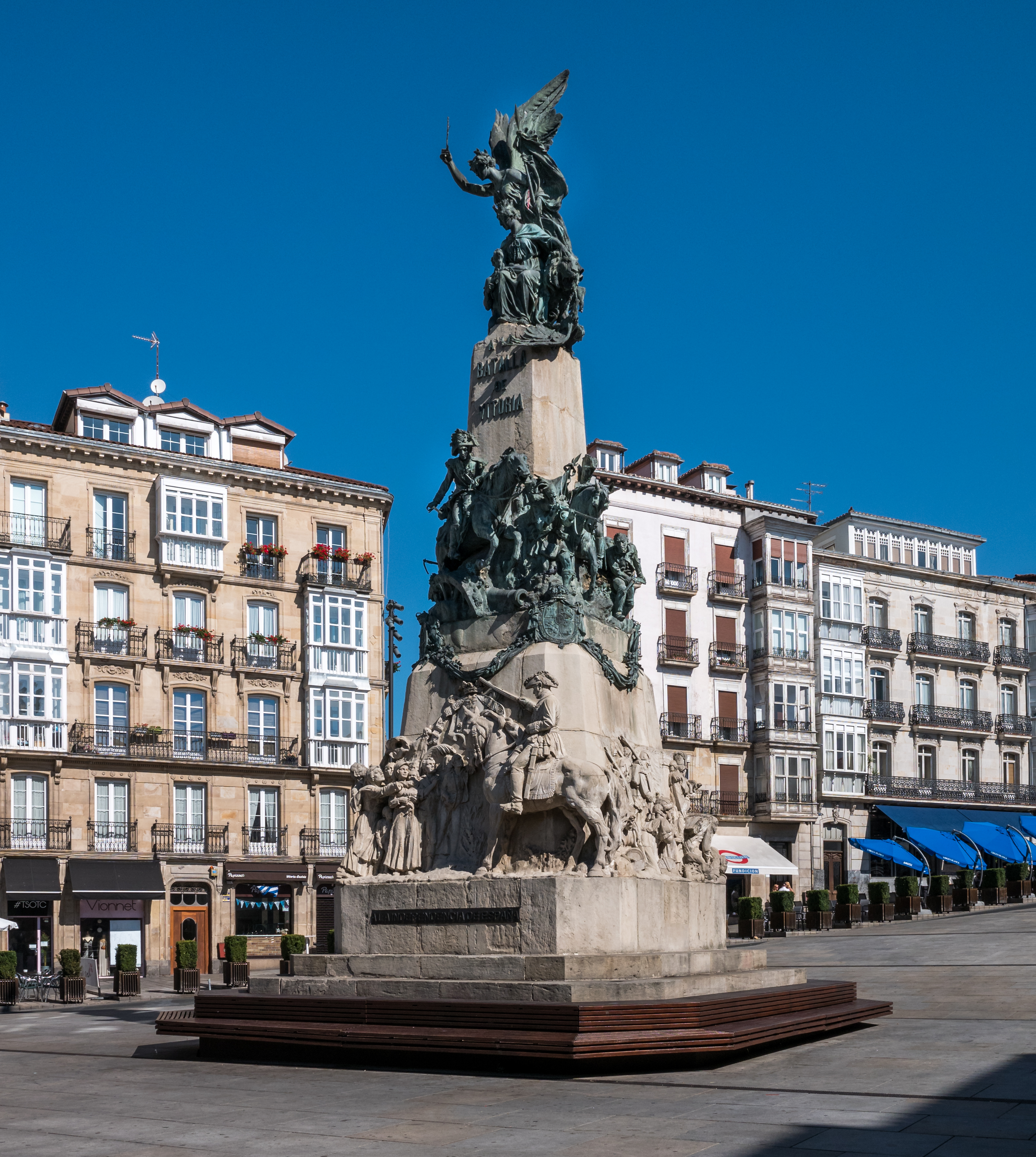 Vitoria - Plaza Virgen Blanca 02