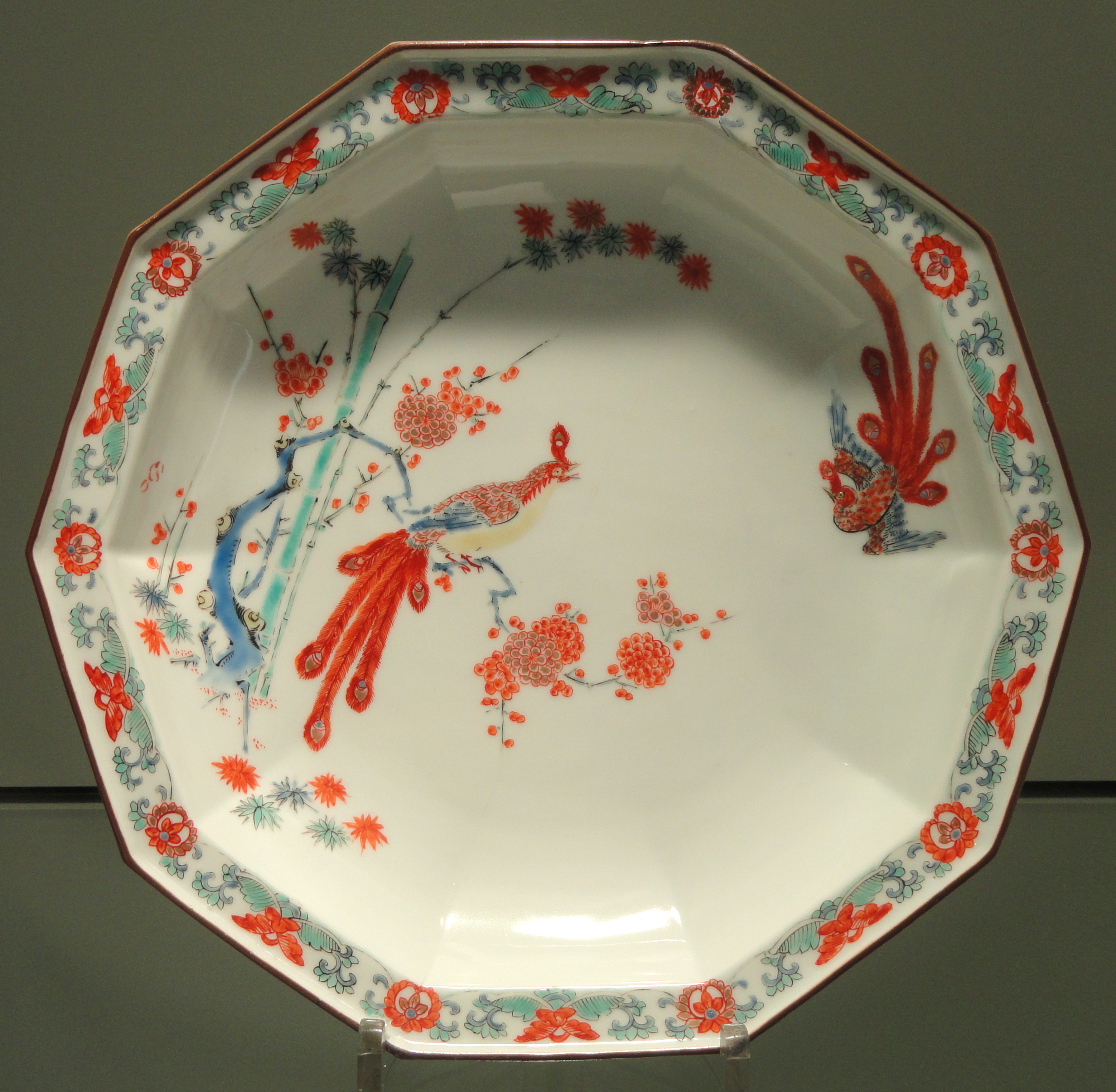 Decagonal Plate with Bird on a Branch, c. 1690-1700, Arita, hard-paste porcelain with overglaze enamels - Gardiner Museum, Toronto - DSC00574