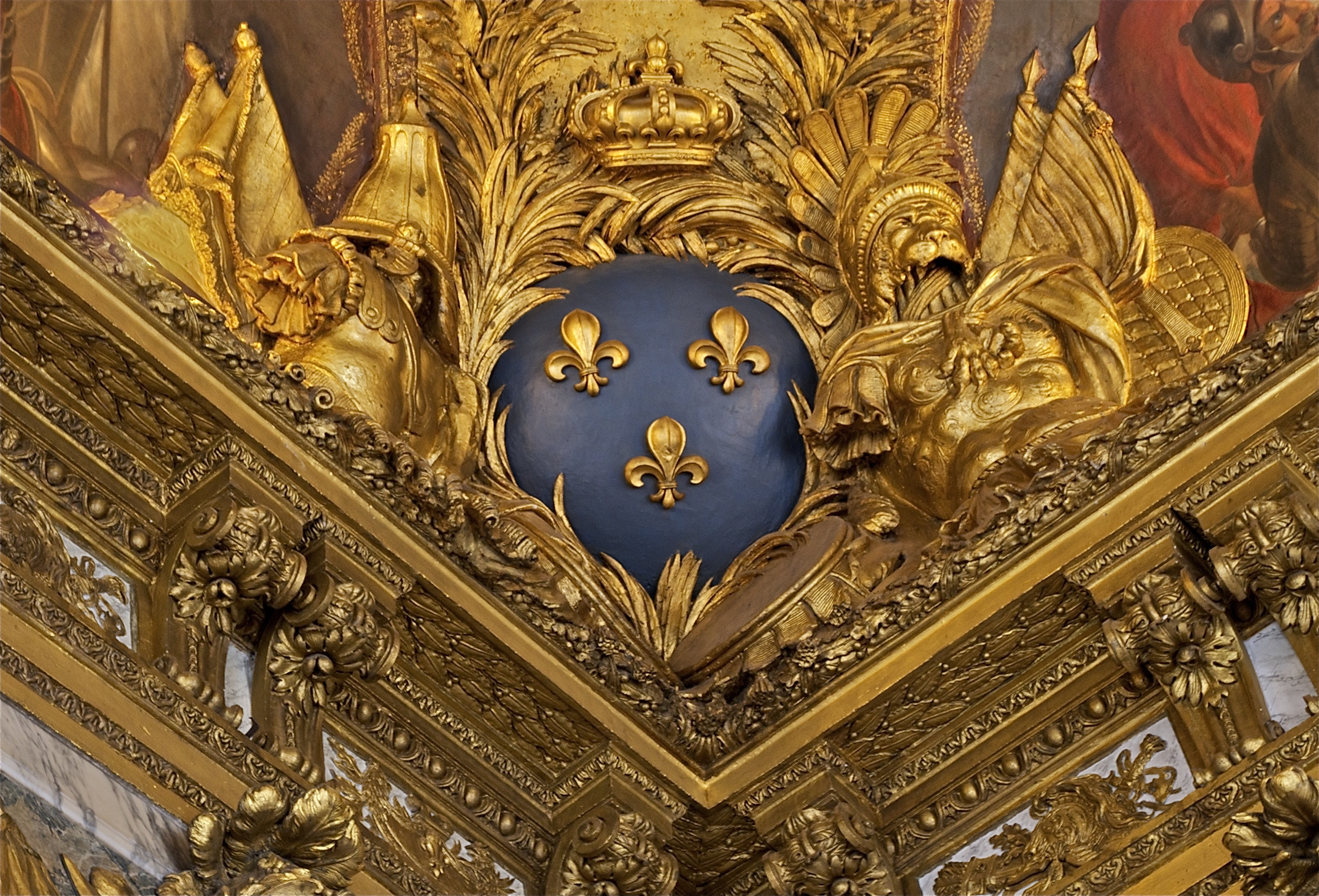 Fleurs de lis salon guerre angle plafond Versailles