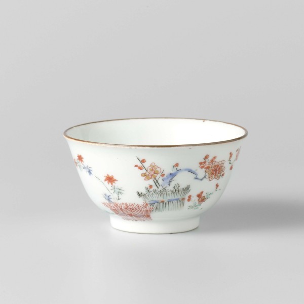 Cup with hedges, bamboo, prunus and hoo-bird