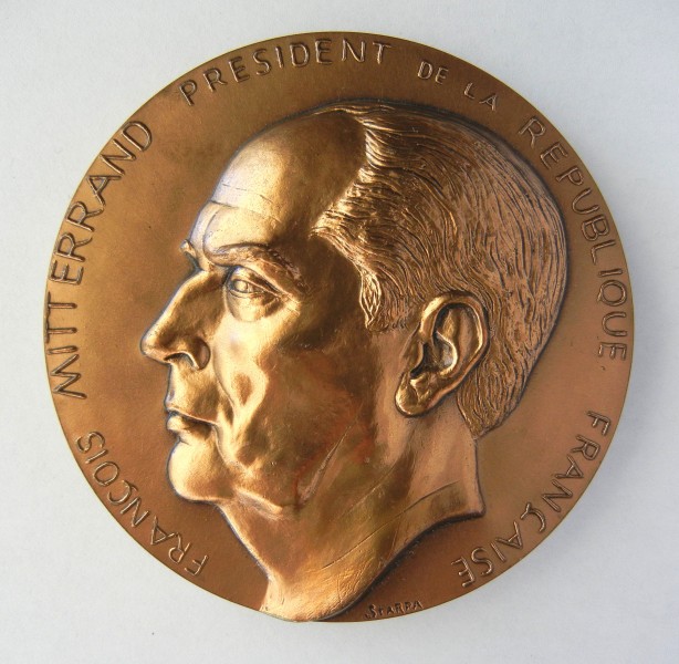 Médaille François MITTERAND. Graveur Riccardo SCARPA (3)