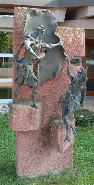 Ravensburg Martinusschule Skulptur St Martin
