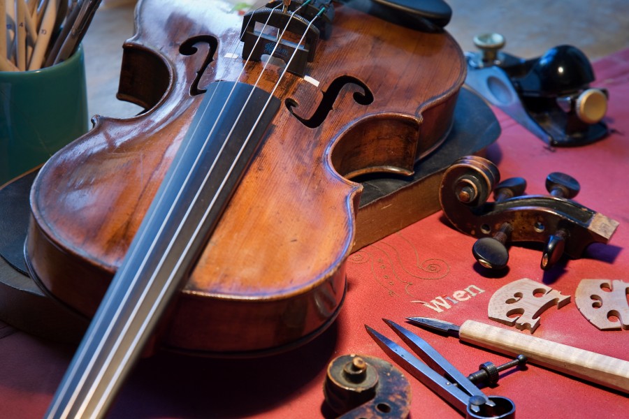 Salzburg - Violin repair shop - 2910