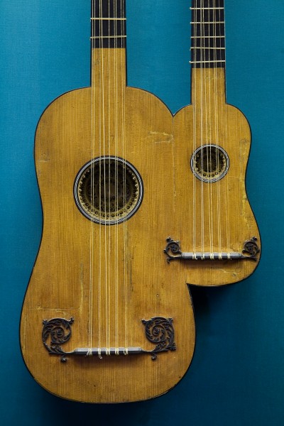 Vienna - Double guitar Paris 1690 - 9606