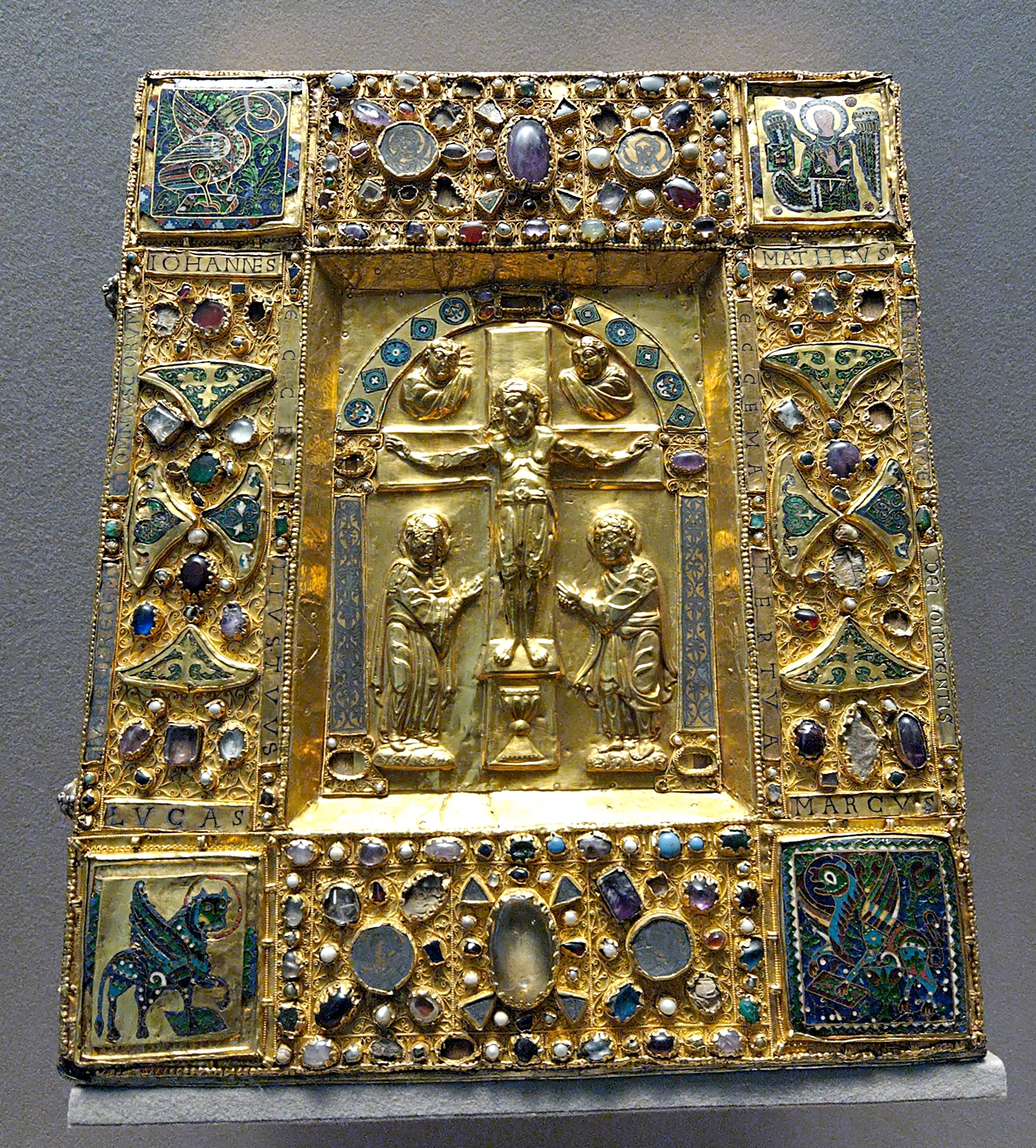 Reliquary-box crucifixion Louvre MR349