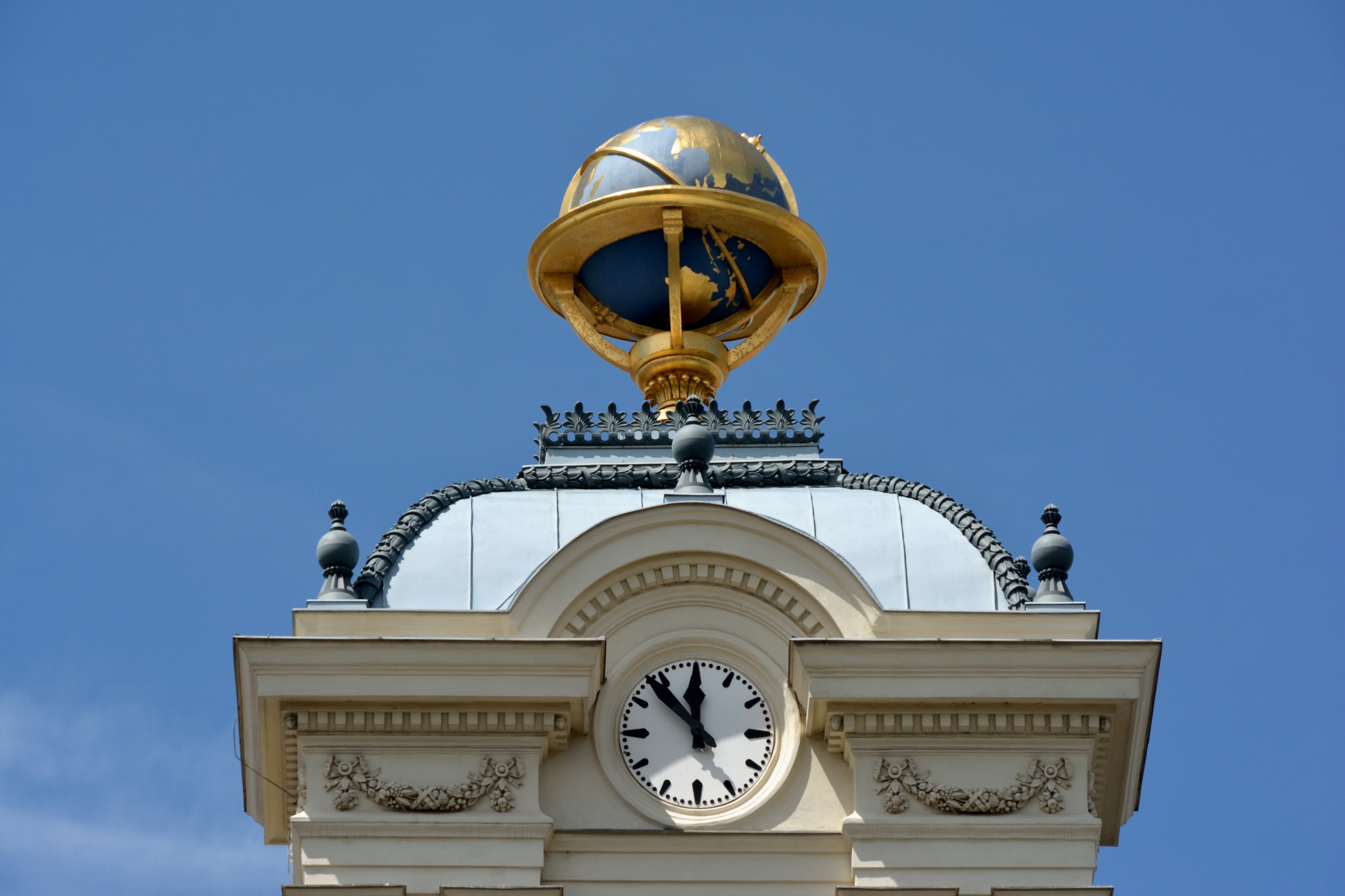 Militaergeographisches Institut Globus Uhr Wien DSC 10058w