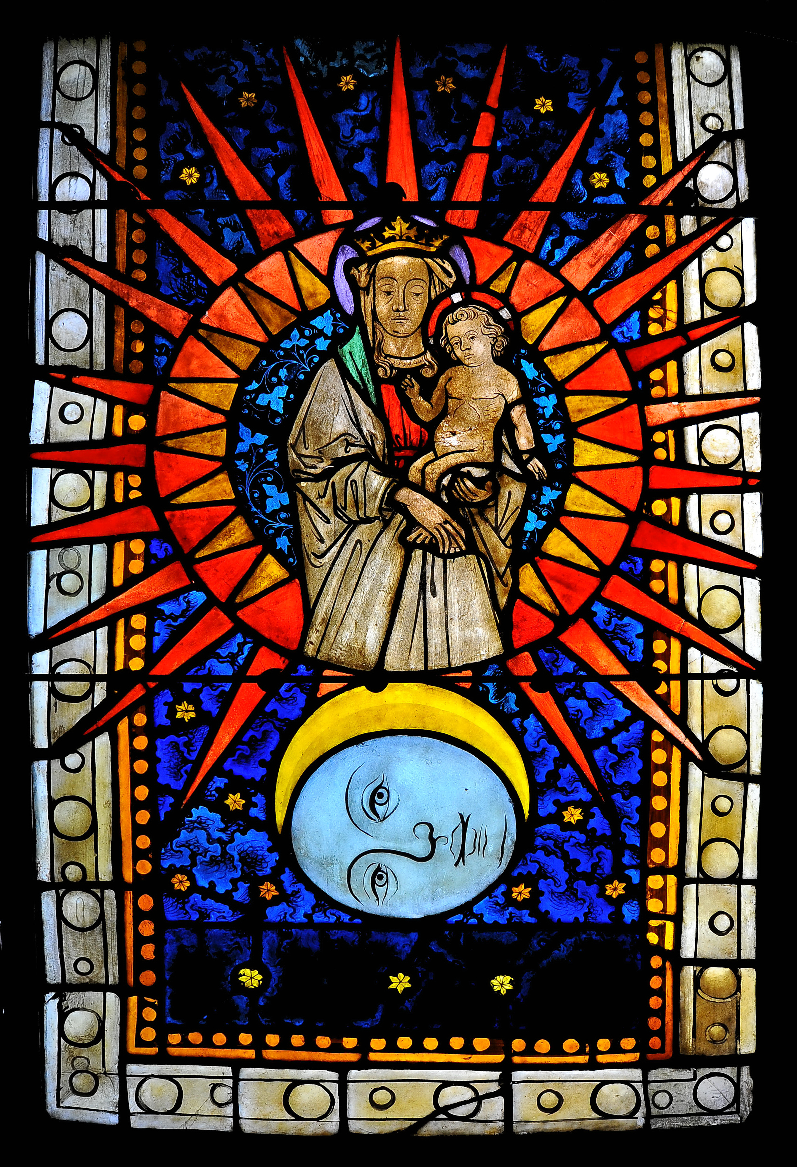 Klagenfurt Viktring Stiftskirche Glasmalereien linkes Fenster Mondsichelmadonna 07052011 222
