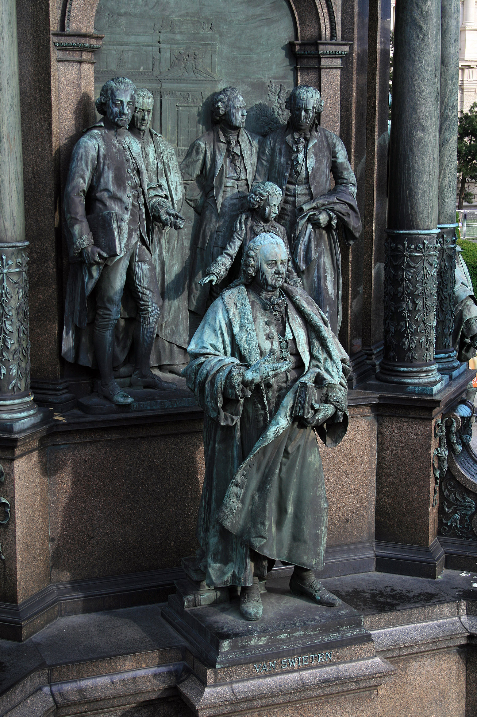 Maria-Theresien-Denkmal Wien - van Swieten, Eckhel, Pray Gluck, Haydn, Mozart 2008