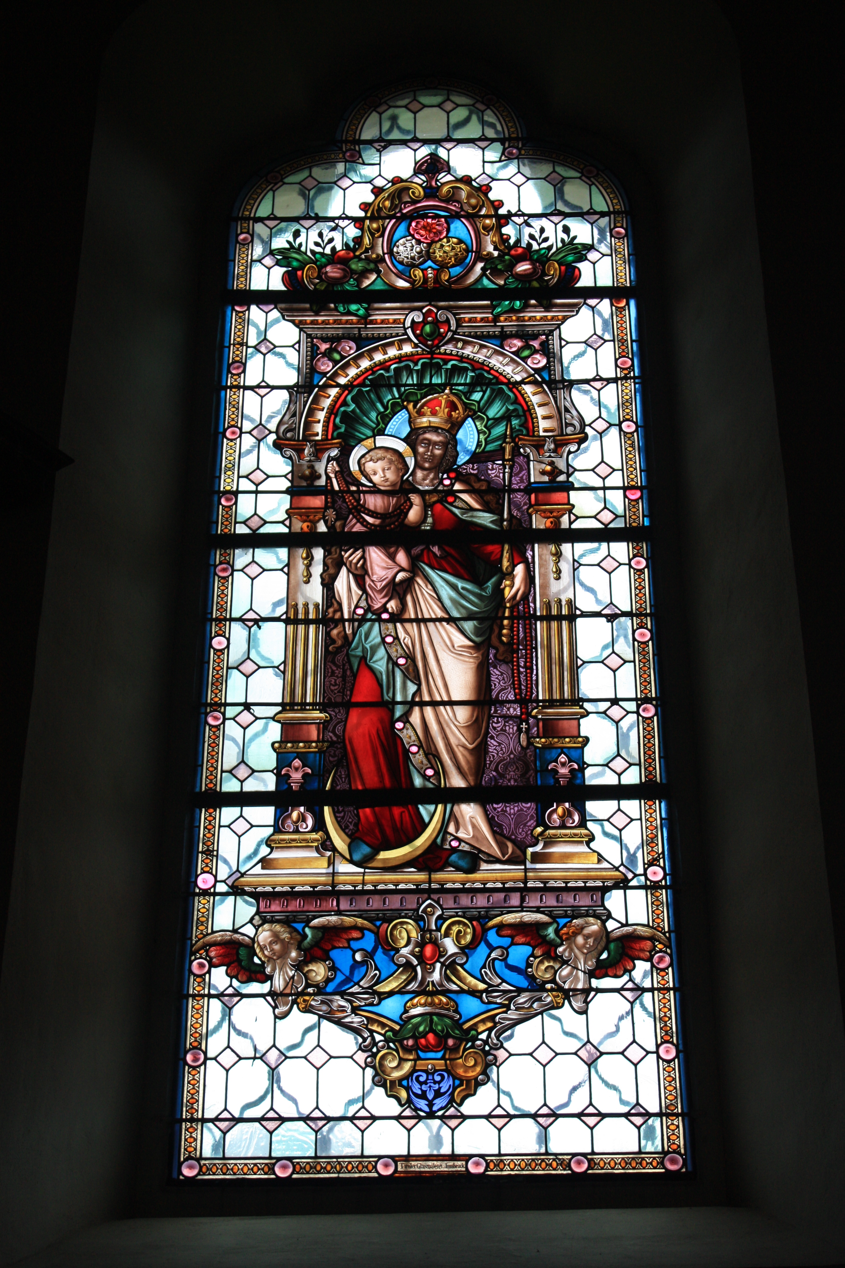 Pfarrkirche Dellach im Drautal - Fenstermalerei - Schwarze Madonna