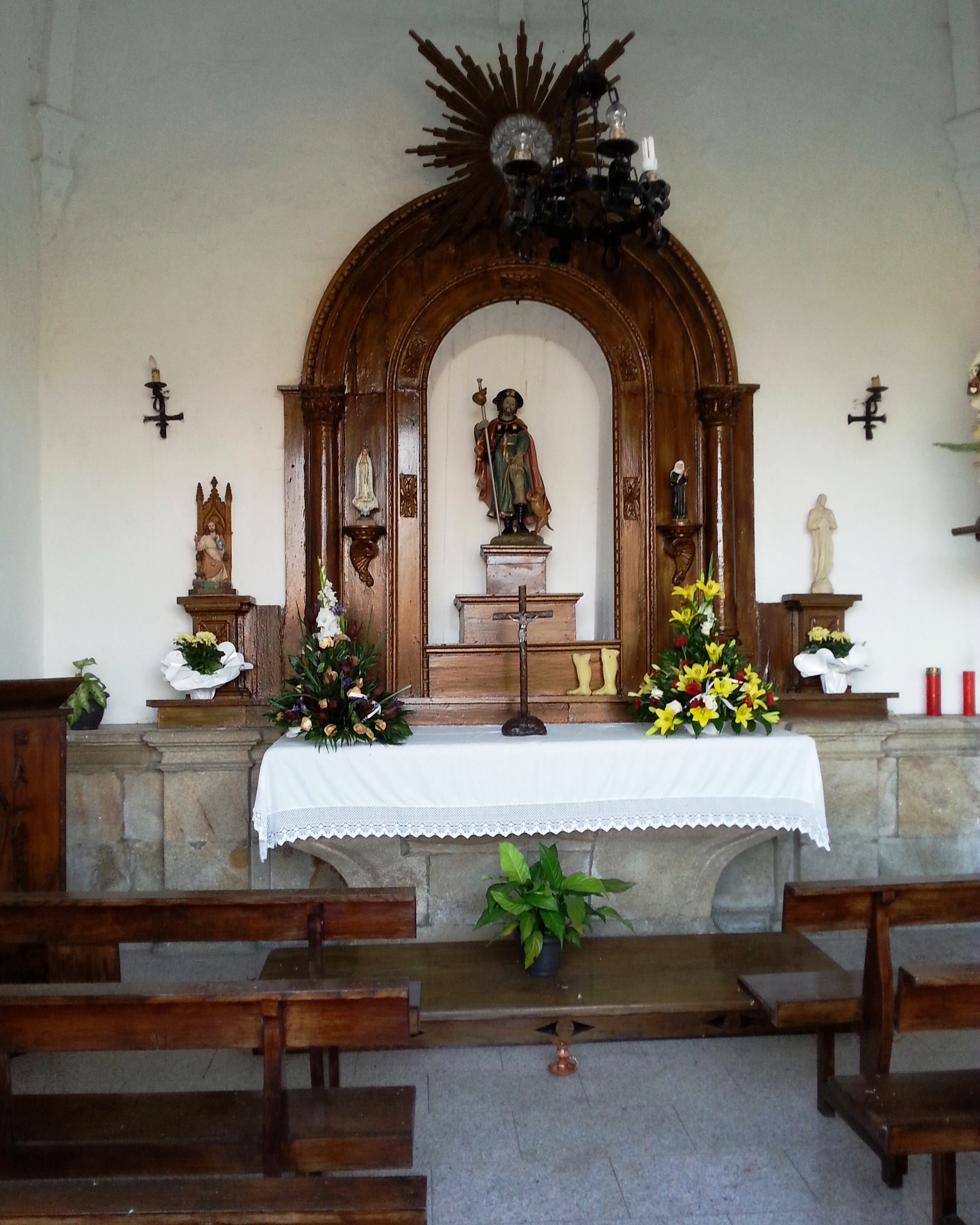 Ponteareas, Capela de San Roque, altar